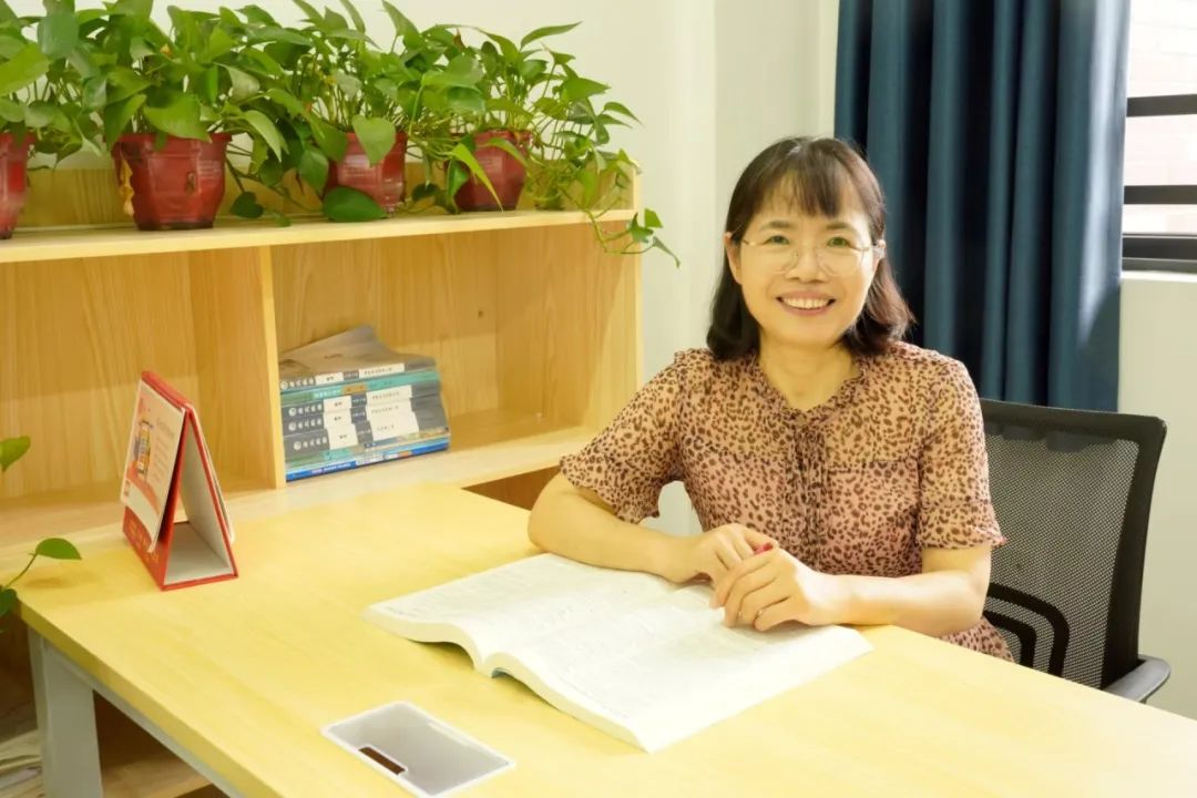 最美的阳光:严而有度,爱而有则 ——我最喜欢的中嘉名师系列:欧阳美荣老师